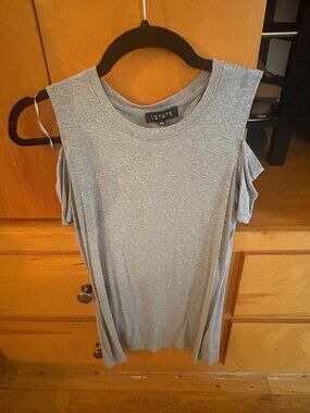 1.STATE Grey Cold Shoulder Top | XS
